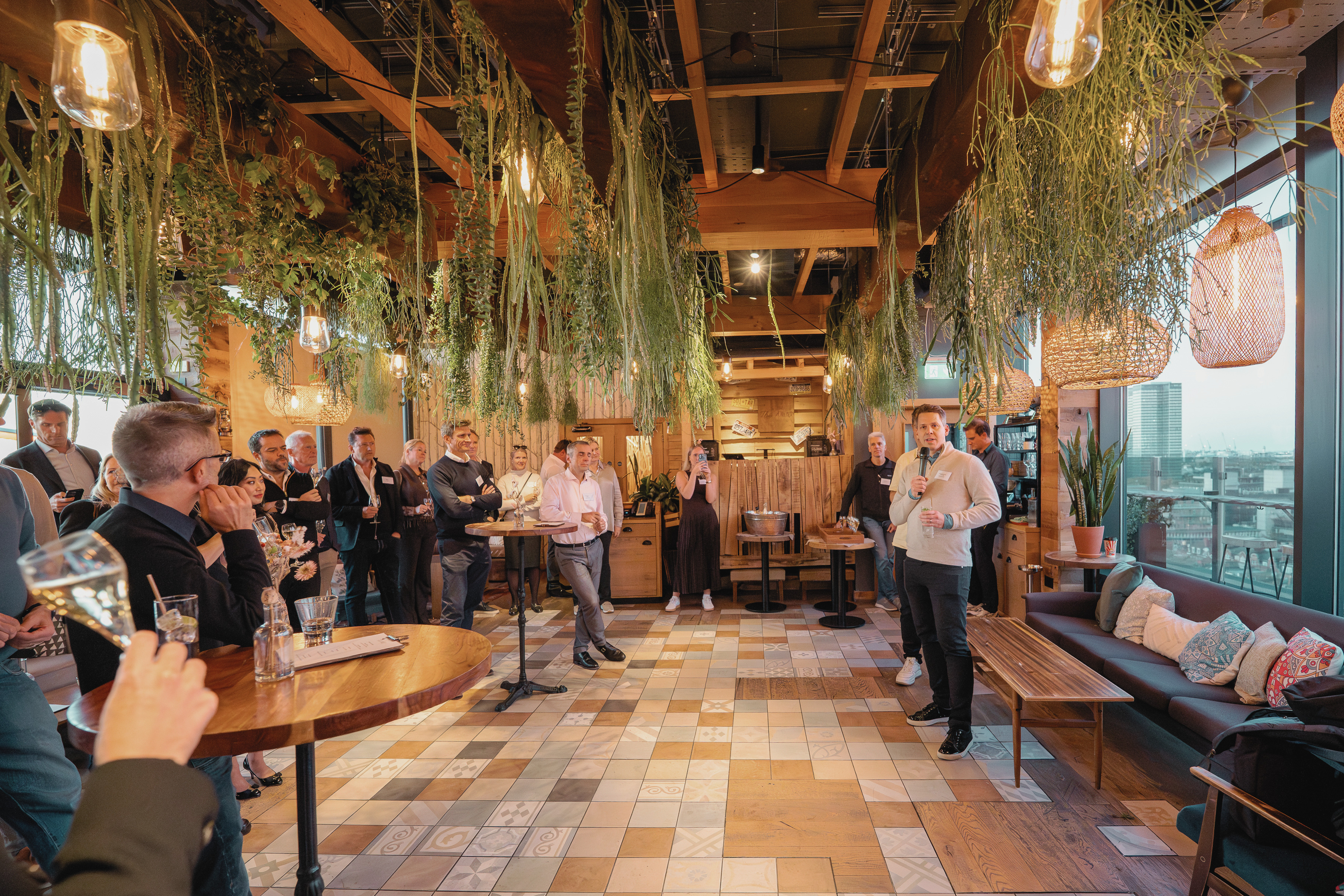 Image of an Erevena client networking event with Jonas Helgesson, CEO.