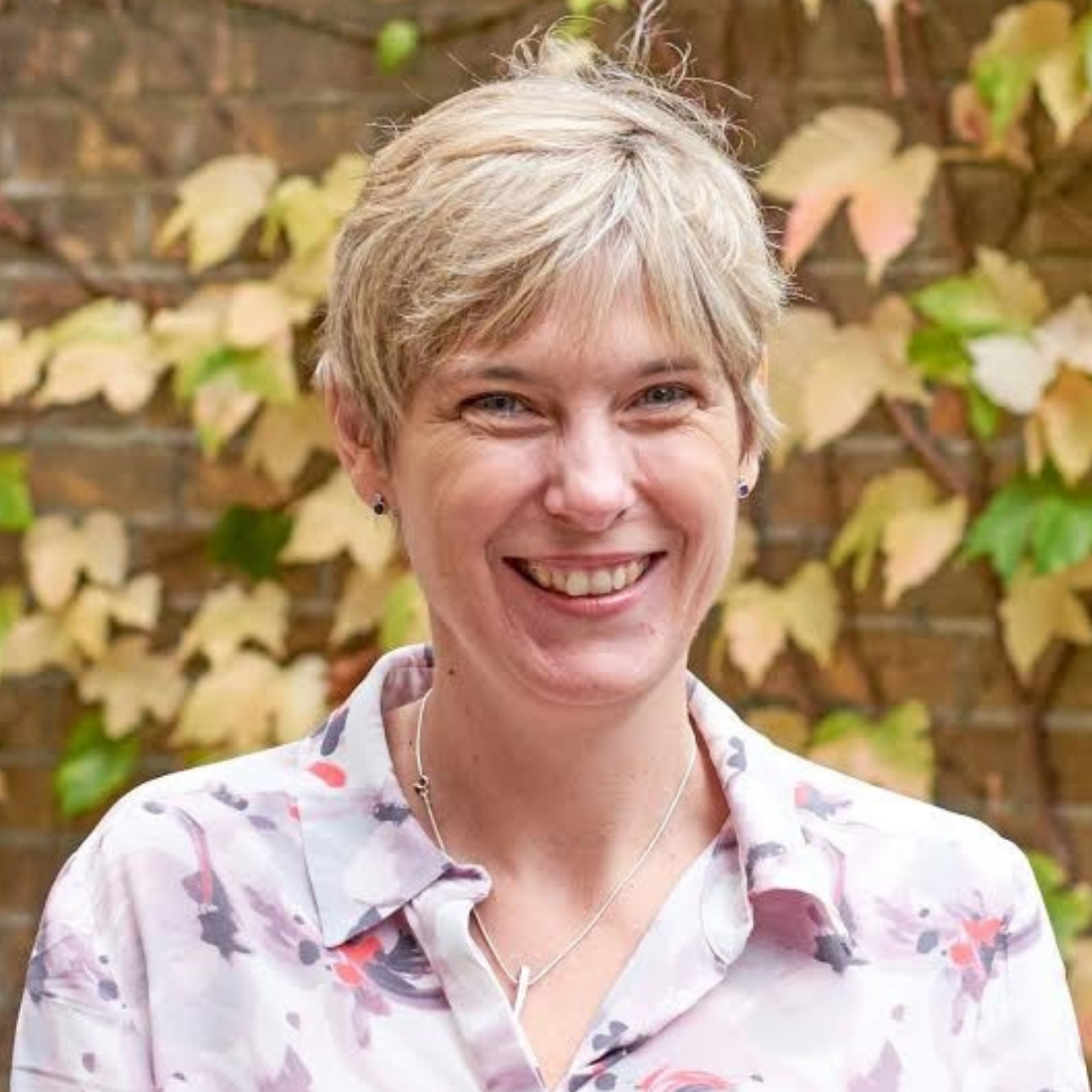 lucy vernall headshot